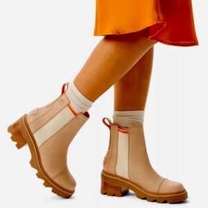 NEW condition Sorel Joan Now Chelsea Boot size 9